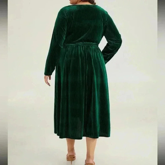 NWT!Dark green rib velvet wrap hem wrap pocket belt dress Size 12 or Large - Picture 4 of 6